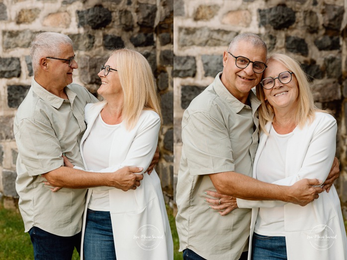 Family photos with adult children. Extended family photos. Photos de famille avec enfants adultes à Montréal. Montreal family photos with adult children. Photographe de famille élargie à Montréal. Montreal extended family photographer.