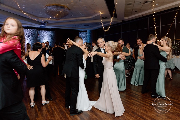 Wedding first dance photos. Mariage à l'hôtel Delta Saguenay. Mariage à Jonquière. Photographe mariage Saguenay-Lac-Saint-Jean.