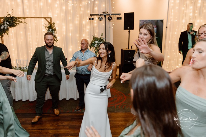 Wedding dancefloor photos. Mariage à l'hôtel Delta Saguenay. Mariage à Jonquière. Photographe mariage Saguenay-Lac-Saint-Jean.