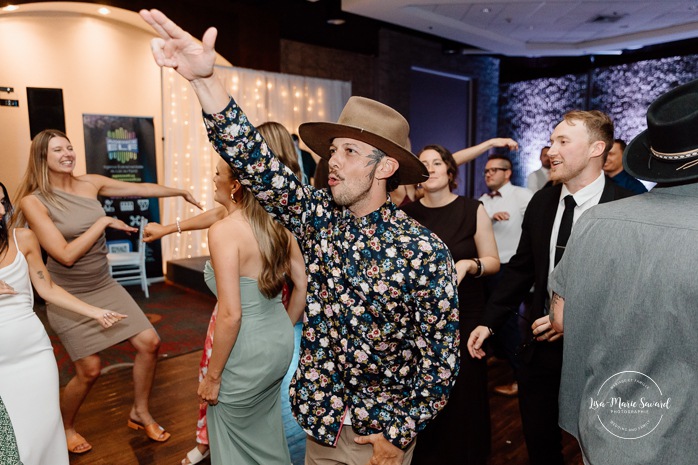 Wedding dancefloor photos. Mariage à l'hôtel Delta Saguenay. Mariage à Jonquière. Photographe mariage Saguenay-Lac-Saint-Jean.