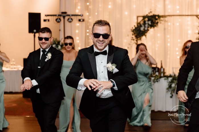 Wedding groomsmen dance. Mariage à l'hôtel Delta Saguenay. Mariage à Jonquière. Photographe mariage Saguenay-Lac-Saint-Jean.