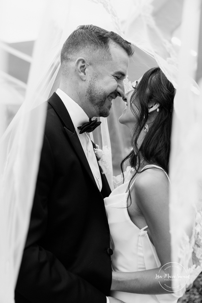 Greenhouse wedding photos. Plant nursery wedding photos. Pépinière Boréalis. Mariage à l'hôtel Delta Saguenay. Mariage à Jonquière. Photographe mariage Saguenay-Lac-Saint-Jean.