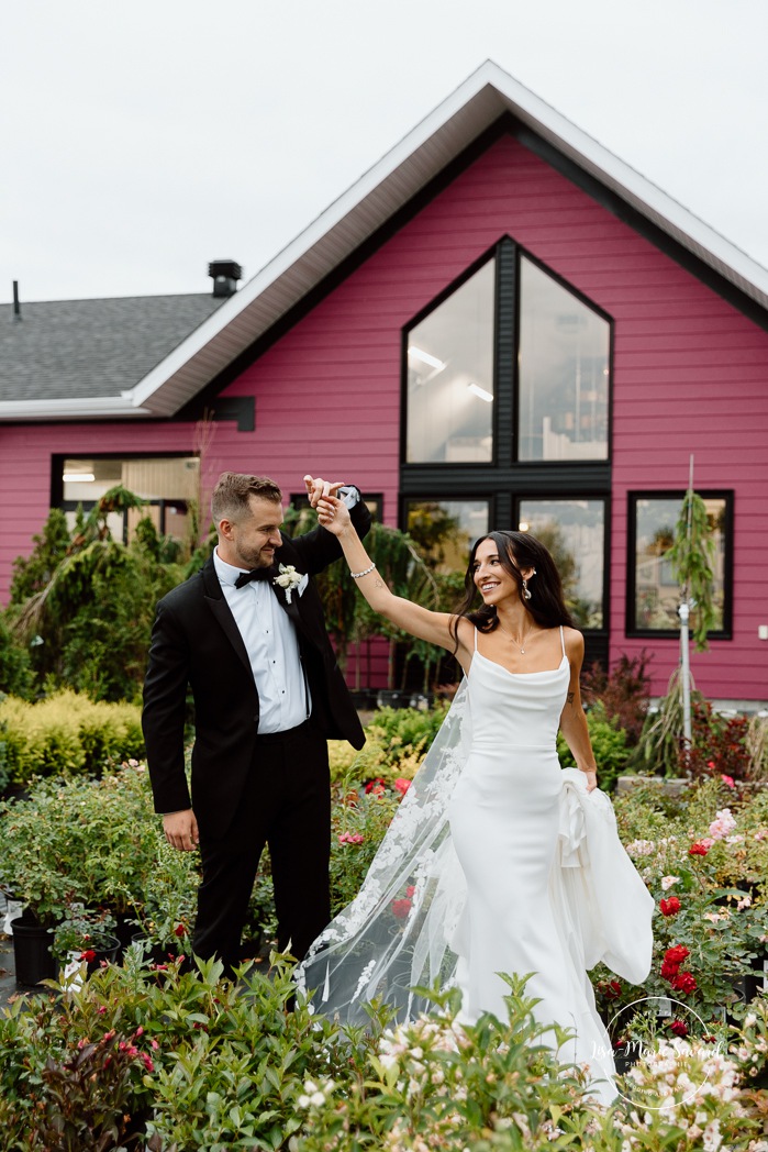 Greenhouse wedding photos. Plant nursery wedding photos. Pépinière Boréalis. Mariage à l'hôtel Delta Saguenay. Mariage à Jonquière. Photographe mariage Saguenay-Lac-Saint-Jean.