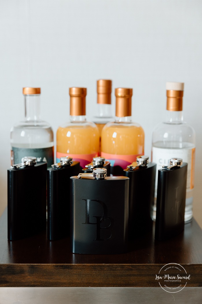 Groom flat lay. Mariage à l'hôtel Delta Saguenay. Photographe mariage Saguenay-Lac-Saint-Jean.