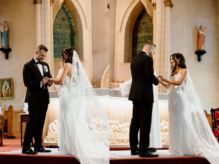 Wedding photos inside dark church. Catholic wedding photos. Église Sacré-Coeur de Chicoutimi. Mariage à Chicoutimi. Photographe mariage Saguenay-Lac-Saint-Jean.