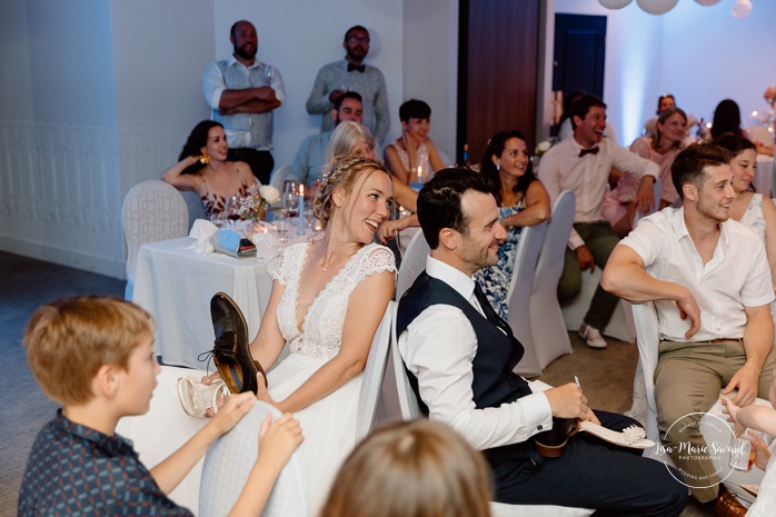 Candid wedding reception photos. Mariage au bord du Lac-Saint-Jean. Auberge des Îles. Photographe mariage Saguenay-Lac-Saint-Jean