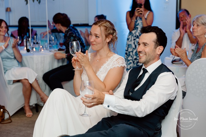 Candid wedding reception photos. Mariage au bord du Lac-Saint-Jean. Auberge des Îles. Photographe mariage Saguenay-Lac-Saint-Jean