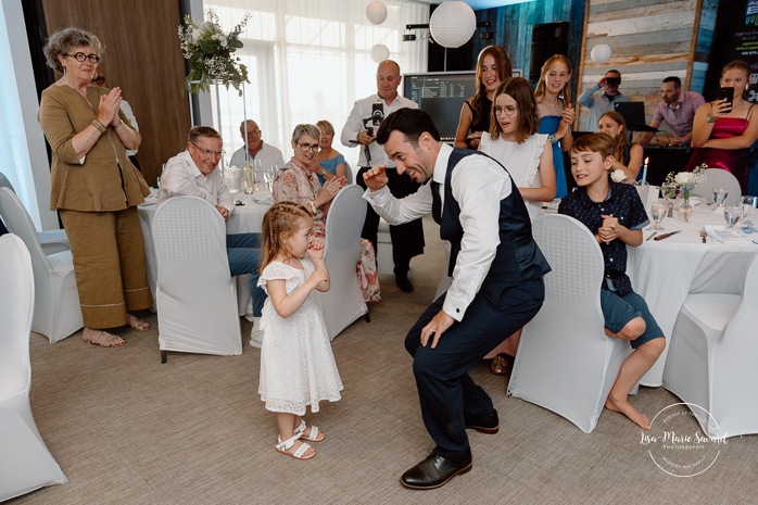 Wedding reception in small reception hall. Mariage au bord du Lac-Saint-Jean. Auberge des Îles. Photographe mariage Saguenay-Lac-Saint-Jean