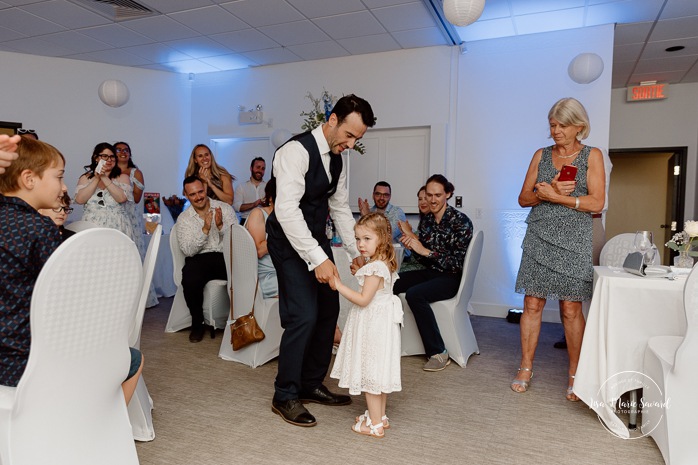 Wedding reception in small reception hall. Mariage au bord du Lac-Saint-Jean. Auberge des Îles. Photographe mariage Saguenay-Lac-Saint-Jean