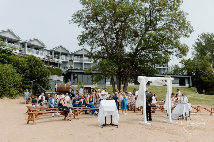 Summer lakefront wedding. Mariage au bord du Lac-Saint-Jean. Auberge des Îles. Photographe mariage Saguenay-Lac-Saint-Jean