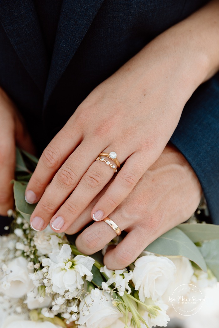 Beach wedding photos. Lakefront wedding photos. Romantic wedding photos. Mariage au bord du Lac-Saint-Jean. Auberge des Îles. Photographe mariage Saguenay-Lac-Saint-Jean