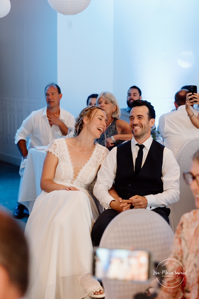 Candid wedding reception photos. Mariage au bord du Lac-Saint-Jean. Auberge des Îles. Photographe mariage Saguenay-Lac-Saint-Jean