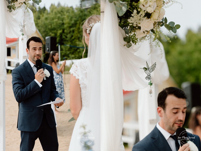 Beach wedding ceremony. Summer lakefront wedding. Mariage au bord du Lac-Saint-Jean. Auberge des Îles. Photographe mariage Saguenay-Lac-Saint-Jean