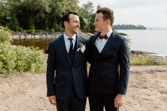 Candid wedding reception photos. Mariage au bord du Lac-Saint-Jean. Auberge des Îles. Photographe mariage Saguenay-Lac-Saint-Jean