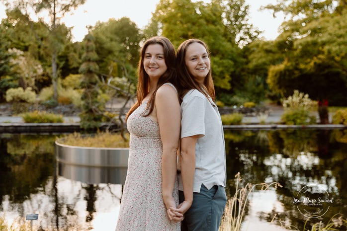 Same sex proposal photos. Lesbian proposal photos. Botanical garden surprise proposal. Photographe de demande en mariage à Montréal. Demande en mariage surprise à Montréal. Montreal proposal photographer. Montreal surprise proposal. Jardin botanique de Montréal