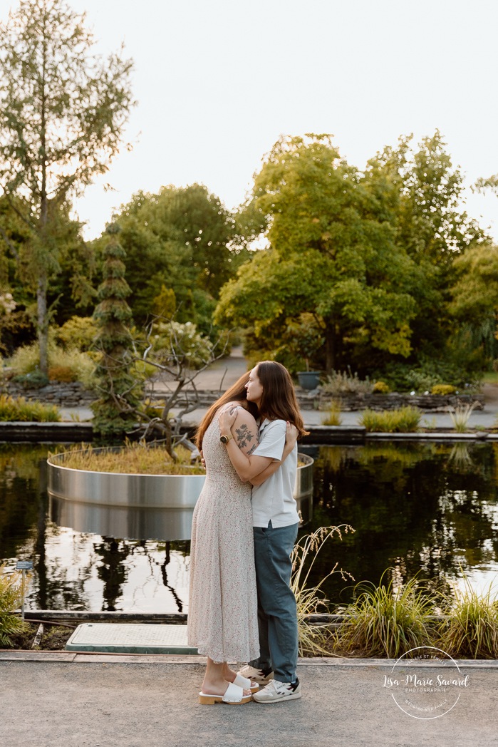 Same sex proposal photos. Lesbian proposal photos. Botanical garden surprise proposal. Photographe de demande en mariage à Montréal. Demande en mariage surprise à Montréal. Montreal proposal photographer. Montreal surprise proposal. Jardin botanique de Montréal