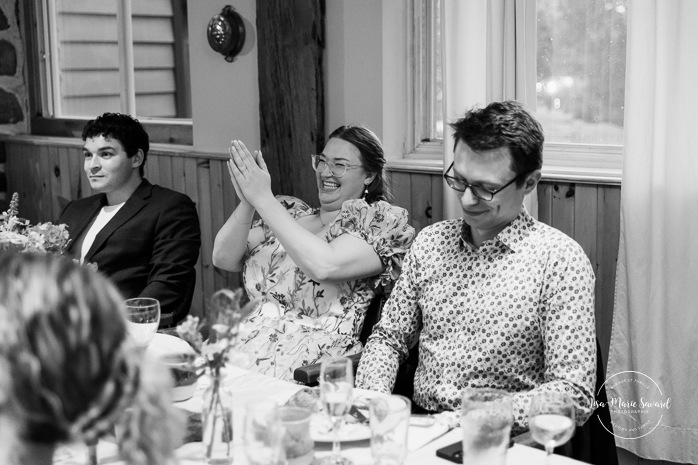 Wedding reception in small inn. Mariage en Estrie dans un chalet. Photographe de mariage dans les Cantons-de-l'Est. Le Camp de base Sutton. Eastern Township wedding photographer.