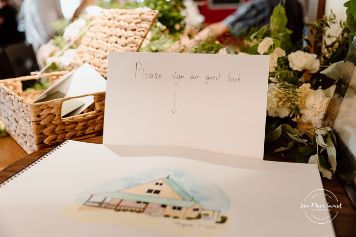 Wedding reception in small inn. Mariage en Estrie dans un chalet. Photographe de mariage dans les Cantons-de-l'Est. Le Camp de base Sutton. Eastern Township wedding photographer.