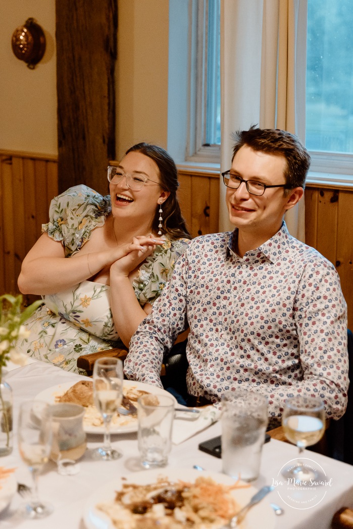 Wedding reception in small inn. Mariage en Estrie dans un chalet. Photographe de mariage dans les Cantons-de-l'Est. Le Camp de base Sutton. Eastern Township wedding photographer.