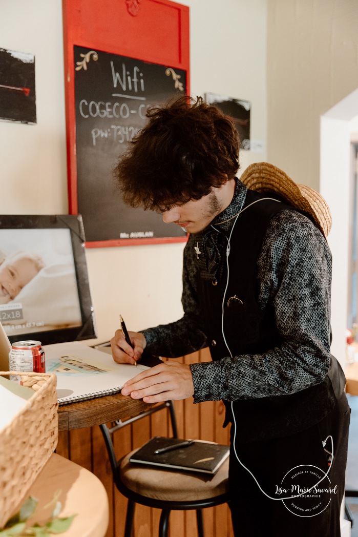 Wedding reception in small inn. Mariage en Estrie dans un chalet. Photographe de mariage dans les Cantons-de-l'Est. Le Camp de base Sutton. Eastern Township wedding photographer.