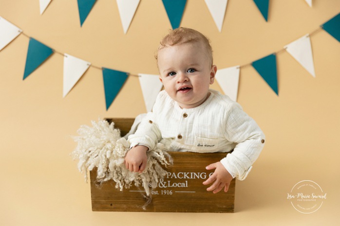 Photographe de Cake Smash à Montréal. Séance photo Smash the Cake à Montréal. Montreal Cake Smash photographer. Montreal Smash the Cake photoshoot. Lisa-Marie Savard Photographie