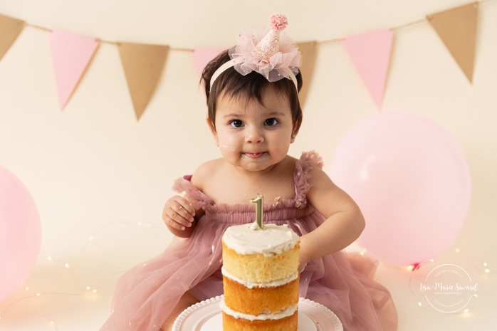 Photographe de Cake Smash à Montréal. Séance photo Smash the Cake à Montréal. Montreal Cake Smash photographer. Montreal Smash the Cake photoshoot. Lisa-Marie Savard Photographie