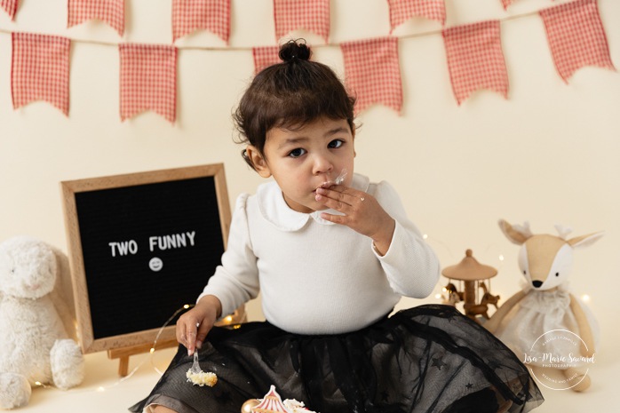 Photographe de Cake Smash à Montréal. Séance photo Smash the Cake à Montréal. Montreal Cake Smash photographer. Montreal Smash the Cake photoshoot. Lisa-Marie Savard Photographie
