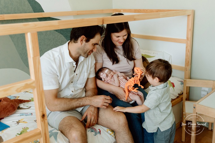 Photographe de nouveau-né à Montréal. Séance photo nouveau-né à domicile à Montréal. Montreal newborn photographer. Montreal lifestyle newborn photoshoot. Lisa-Marie Savard Photographie