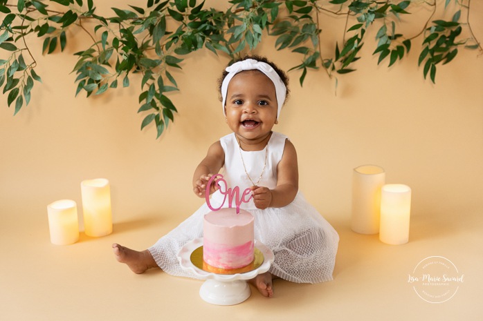 Photographe de Cake Smash à Montréal. Séance photo Smash the Cake à Montréal. Montreal Cake Smash photographer. Montreal Smash the Cake photoshoot. Lisa-Marie Savard Photographie