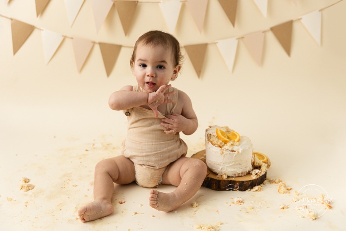 Photographe de Cake Smash à Montréal. Séance photo Smash the Cake à Montréal. Montreal Cake Smash photographer. Montreal Smash the Cake photoshoot. Lisa-Marie Savard Photographie
