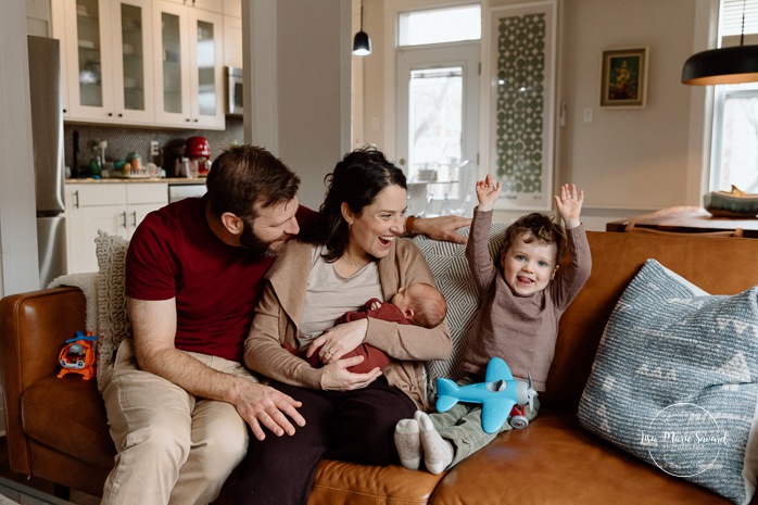 Photographe de nouveau-né à Montréal. Séance photo nouveau-né à domicile à Montréal. Montreal newborn photographer. Montreal lifestyle newborn photoshoot. Lisa-Marie Savard Photographie