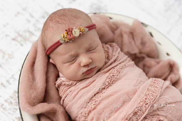 Photographe de nouveau-né à Montréal. Séance photo bébé naissant à Montréal. Montreal newborn photographer. Montreal newborn photoshoot. Lisa-Marie Savard Photographie