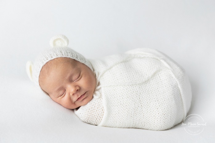 Photographe de nouveau-né à Montréal. Séance photo bébé naissant à Montréal. Montreal newborn photographer. Montreal newborn photoshoot. Lisa-Marie Savard Photographie