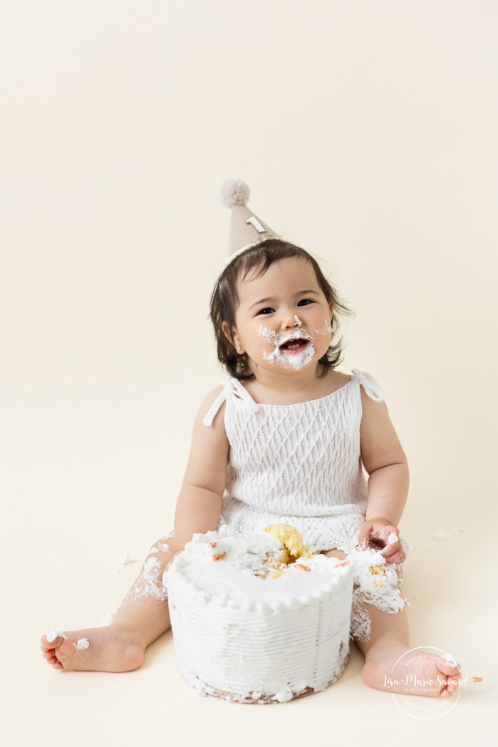 Photographe de Cake Smash à Montréal. Séance photo Smash the Cake à Montréal. Montreal Cake Smash photographer. Montreal Smash the Cake photoshoot. Lisa-Marie Savard Photographie