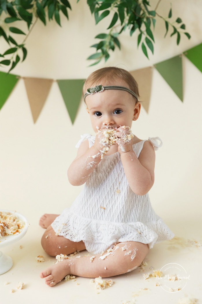 Photographe de Cake Smash à Montréal. Séance photo Smash the Cake à Montréal. Montreal Cake Smash photographer. Montreal Smash the Cake photoshoot. Lisa-Marie Savard Photographie