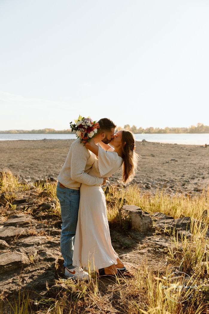 Photographe de fiançailles à Montréal. Séance photo fiançailles à Montréal. Séance photo couple à Montréal. Montreal engagement photographer. Montreal engagement photoshoot. Montreal couple photoshoot.
