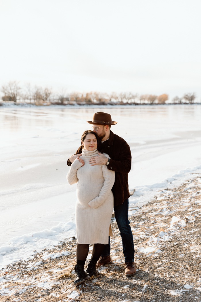 Photographe de maternité à Montréal. Séance photo maternité à Montréal. Montreal maternity photographer. Montreal maternity photoshoot.