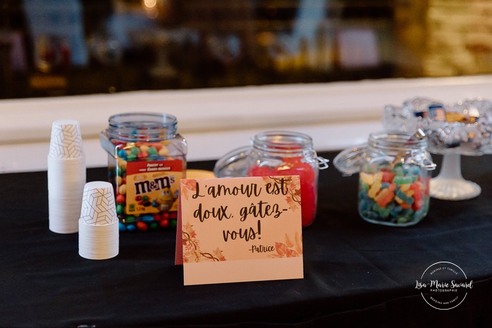 Multicultural wedding reception. Mixed wedding reception. Mariage au Manoir du lac Delage. Photographe de mariage Ville de Québec. Quebec City wedding photographer. Manoir du lac Delage wedding.