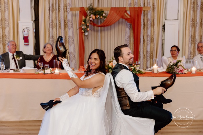 Multicultural wedding reception. Mixed wedding reception. Mariage au Manoir du lac Delage. Photographe de mariage Ville de Québec. Quebec City wedding photographer. Manoir du lac Delage wedding.