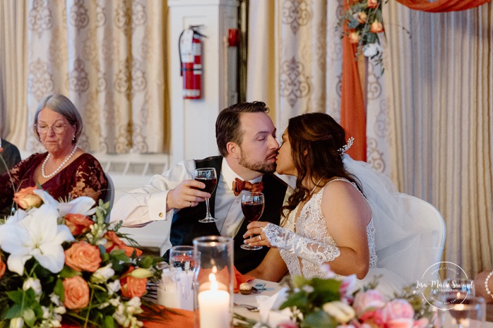 Multicultural wedding reception. Mixed wedding reception. Mariage au Manoir du lac Delage. Photographe de mariage Ville de Québec. Quebec City wedding photographer. Manoir du lac Delage wedding.