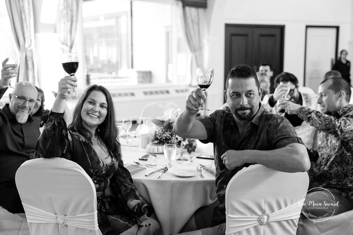 Multicultural wedding reception. Mixed wedding reception. Mariage au Manoir du lac Delage. Photographe de mariage Ville de Québec. Quebec City wedding photographer. Manoir du lac Delage wedding.