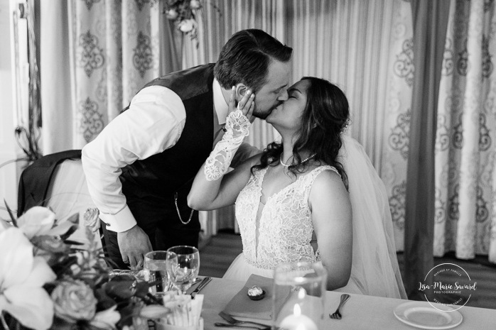 Multicultural wedding reception. Mixed wedding reception. Mariage au Manoir du lac Delage. Photographe de mariage Ville de Québec. Quebec City wedding photographer. Manoir du lac Delage wedding.