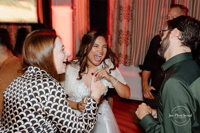 Wedding dancefloor photos. Fun wedding party photos. Multicultural wedding reception. Mixed wedding reception. Mariage au Manoir du lac Delage. Photographe de mariage Ville de Québec. Quebec City wedding photographer. Manoir du lac Delage wedding.