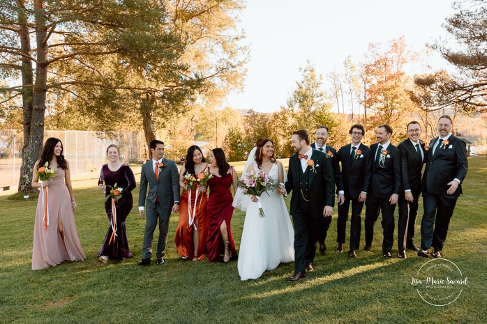 Fall wedding photos. Fall wedding party photos. Multicultural wedding photos. Mixed couple photos. Mariage au Manoir du lac Delage. Photographe de mariage Ville de Québec. Quebec City wedding photographer. Manoir du lac Delage wedding.