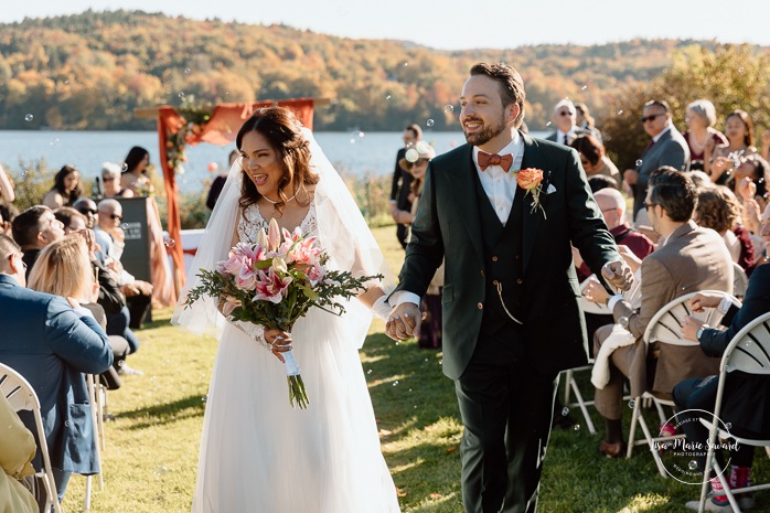 Lakefront wedding ceremony. Waterfront wedding photos. Mariage au Manoir du lac Delage. Photographe de mariage Ville de Québec. Quebec City wedding photographer. Manoir du lac Delage wedding.