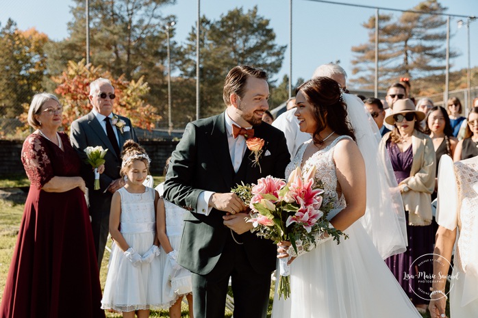 Lakefront wedding ceremony. Waterfront wedding photos. Mariage au Manoir du lac Delage. Photographe de mariage Ville de Québec. Quebec City wedding photographer. Manoir du lac Delage wedding.