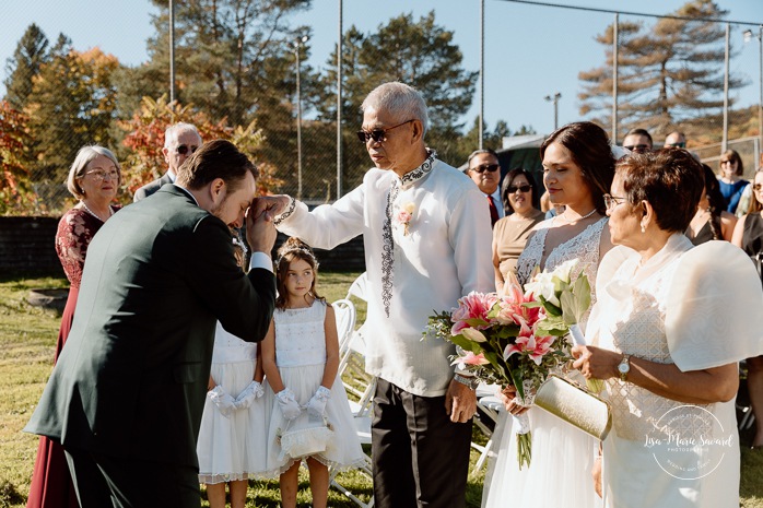 Lakefront wedding ceremony. Waterfront wedding photos. Mariage au Manoir du lac Delage. Photographe de mariage Ville de Québec. Quebec City wedding photographer. Manoir du lac Delage wedding.