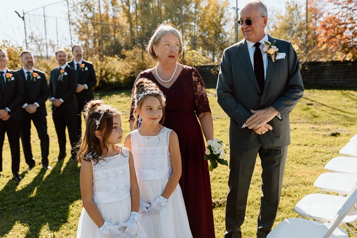 Lakefront wedding ceremony. Waterfront wedding photos. Mariage au Manoir du lac Delage. Photographe de mariage Ville de Québec. Quebec City wedding photographer. Manoir du lac Delage wedding.