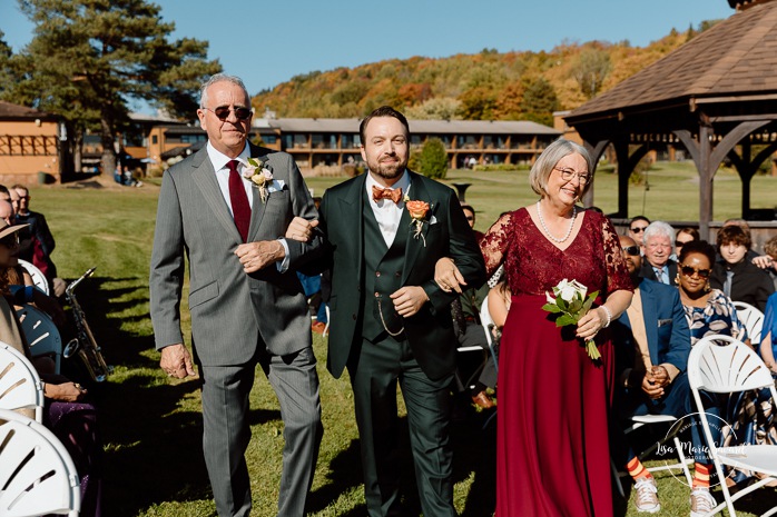 Lakefront wedding ceremony. Waterfront wedding photos. Mariage au Manoir du lac Delage. Photographe de mariage Ville de Québec. Quebec City wedding photographer. Manoir du lac Delage wedding.
