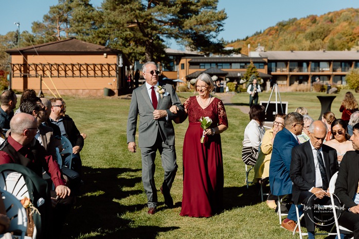 Lakefront wedding ceremony. Waterfront wedding photos. Mariage au Manoir du lac Delage. Photographe de mariage Ville de Québec. Quebec City wedding photographer. Manoir du lac Delage wedding.